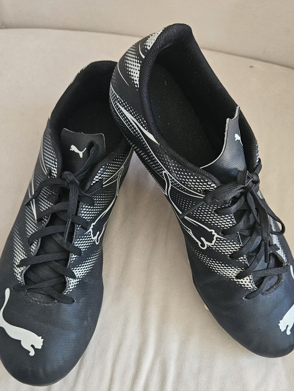 Mens Puma Attacanto FG/AG Soccer Cleats. Size 9.